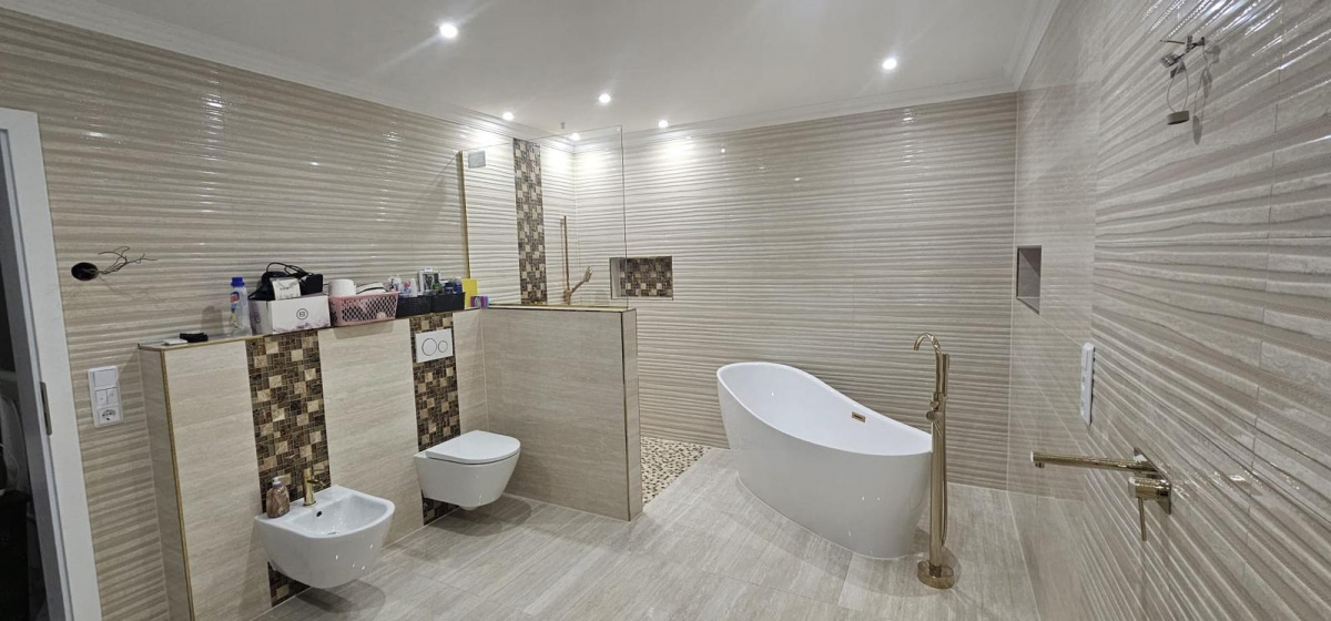 Premium-Bad mit bodengleicher Dusche – Projekt in Luxembourg-Stadt